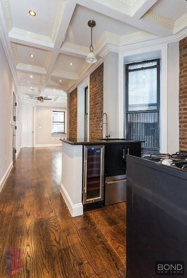 Building Photo - 72 W 108th St