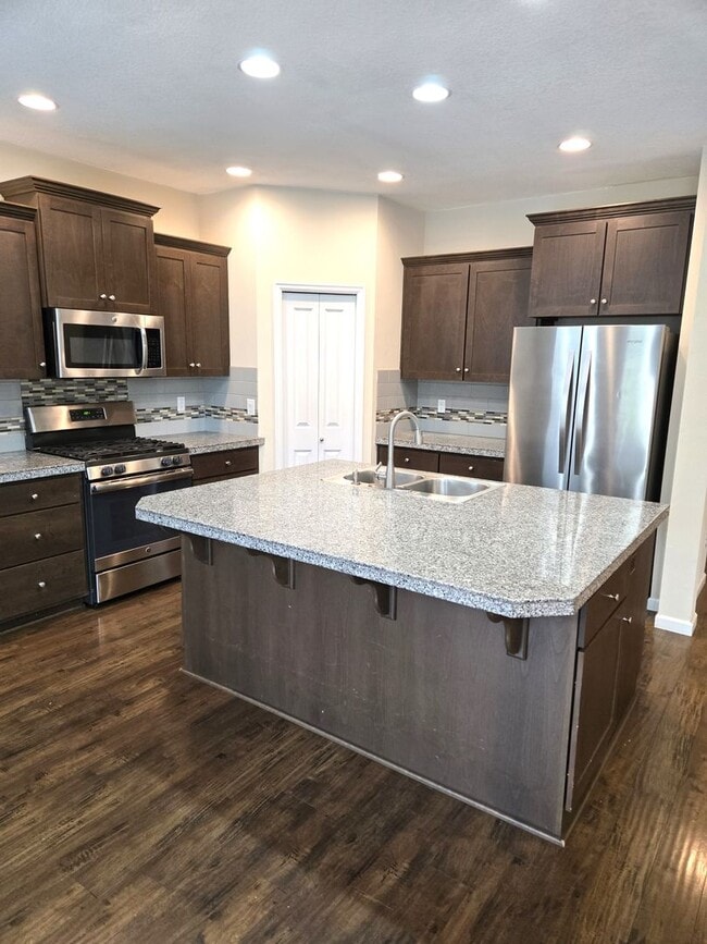 Building Photo - Excellent Location!  Like new built 2017 -...