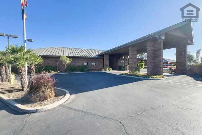 Building Photo - 1765 E Pepper Cir