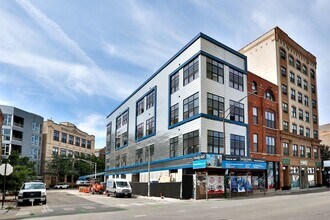 Building Photo - Brand New 1 Bed in Wicker Park. 12' Ceilings. Huge Windows, Elevator Building. Roof Deck. Free In...
