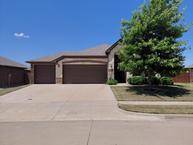 Building Photo - 4/2/3 located within 3 miles of Weatherford High School