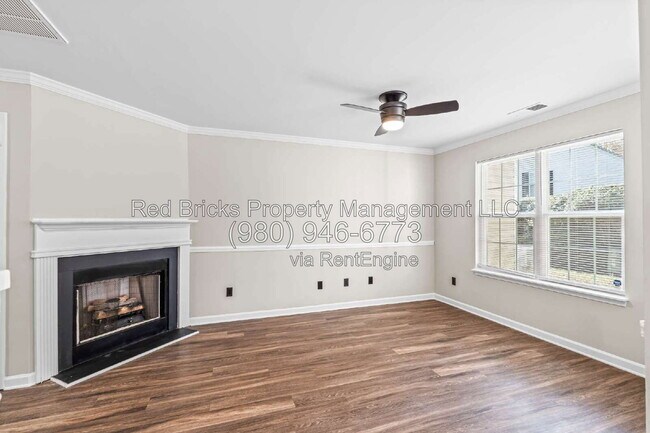 Building Photo - 10212 University Park Ln
