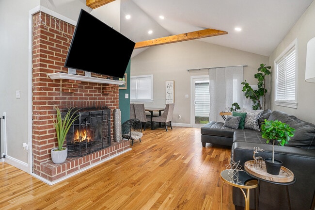 Building Photo - Reservoir