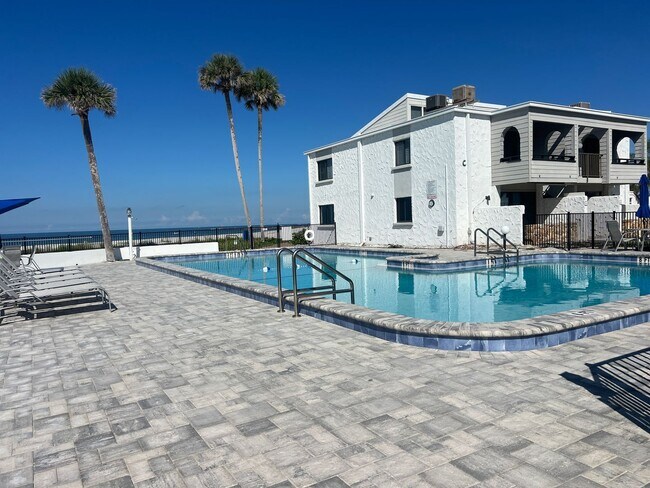 Building Photo - 1BR/1BA Newly Renovated Canal front Condo ...