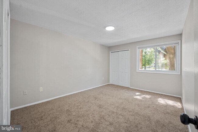 Building Photo - 7204 Donnell Pl