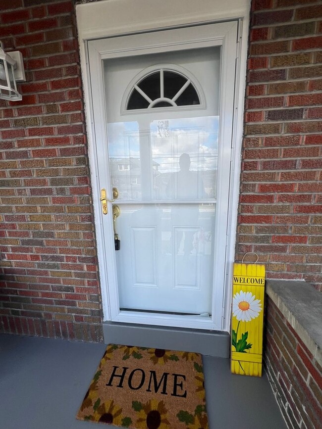 Building Photo - Newly Updated 3 bedroom Mount Penn Home with garage