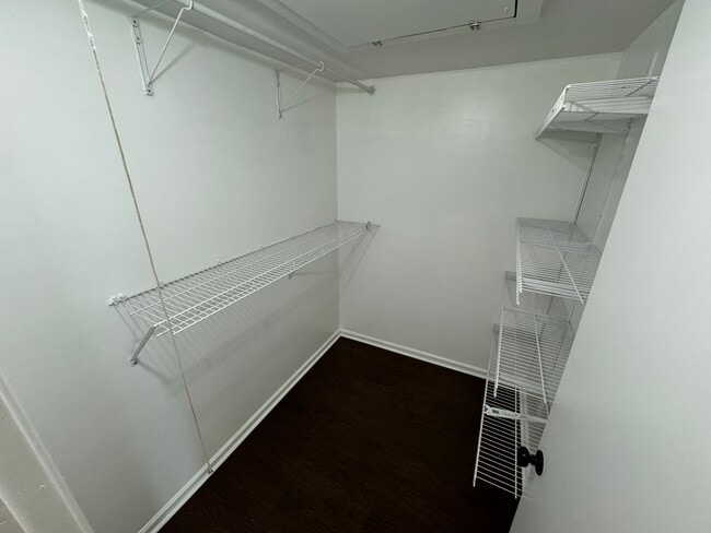 Building Photo - Stunning 2 Bed 2.5 Bath Interior Townhome In Newgate Community