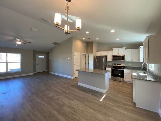 Building Photo - *** COMING SOON NOT AVAILABLE FOR SHOW UNIT MID APRIL....3/2/2 Silver Spring Shores **Won't Last***