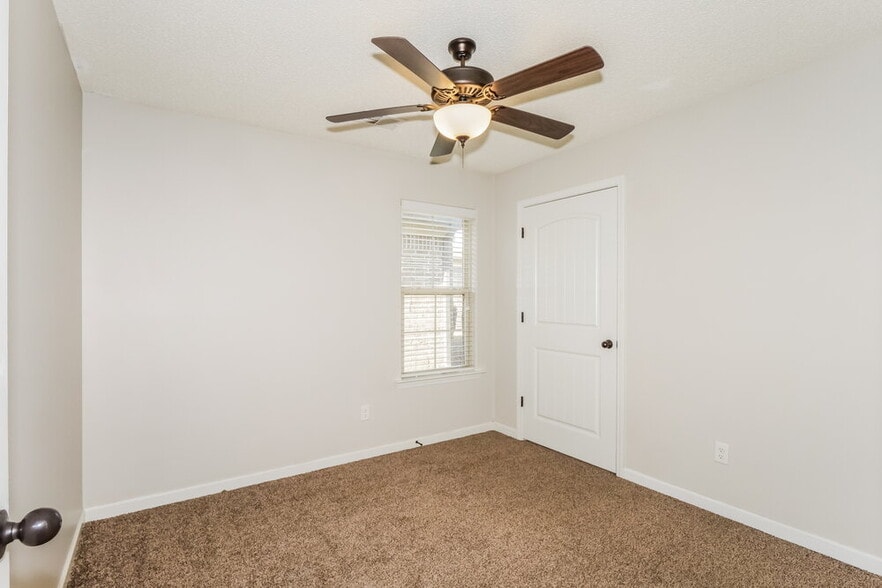 Building Photo - 9455 Darren Cir S