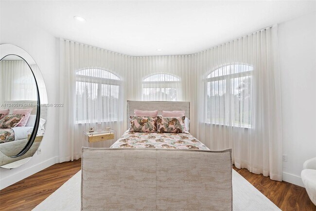 Building Photo - 5801 Melaleuca Rd