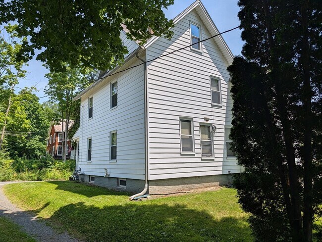Building Photo - 28 Walnut St