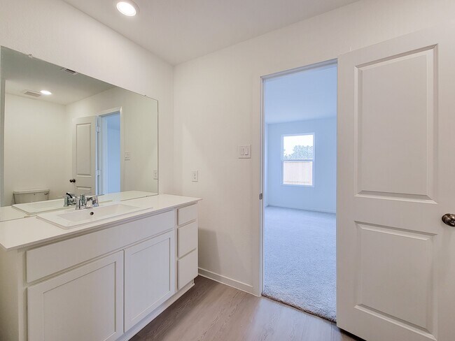 Building Photo - 15675 Plum Brk Dr