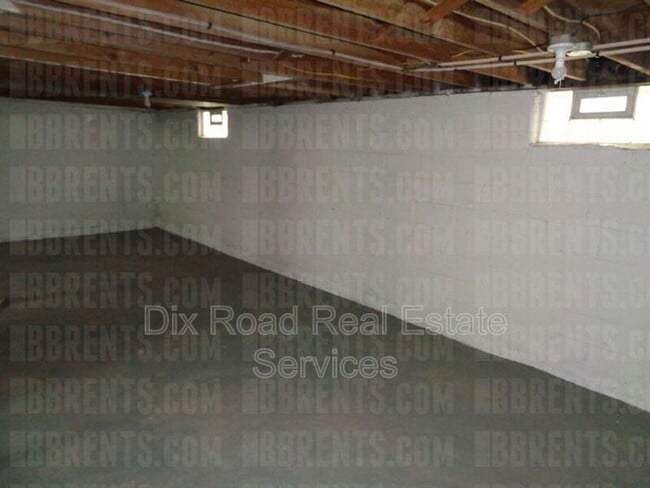 Building Photo - 1255 Hooven Ave