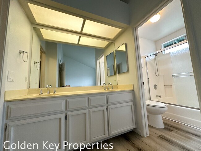 Building Photo - Remodeled Two-Bedroom Townhome in Encinitas Village!