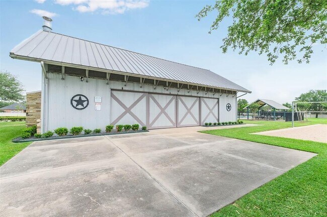 Building Photo - 2627 Old River Ln