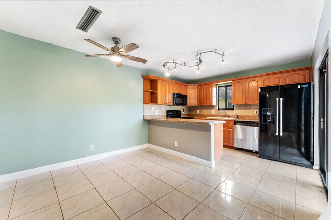 Building Photo - 301 Waterview Dr