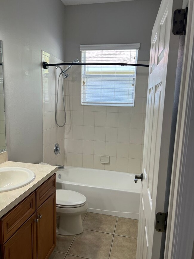 Building Photo - 3 Bedroom 2 Bath Single Family Home