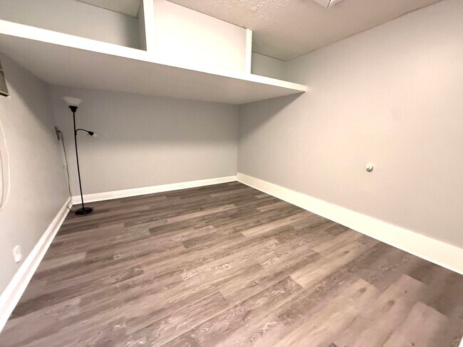Building Photo - 16394 Pimlico Dr E