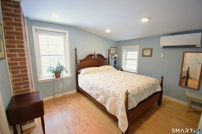 Building Photo - 2203 Durham Rd