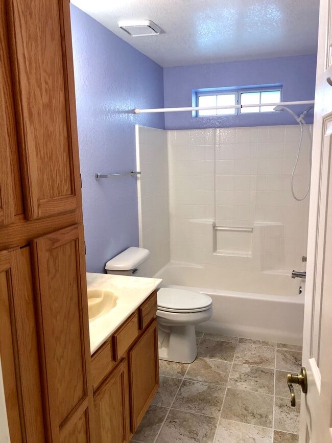 Building Photo - Great 3 Bedroom, 2 Bathroom Home in Quiet Neighborhood!