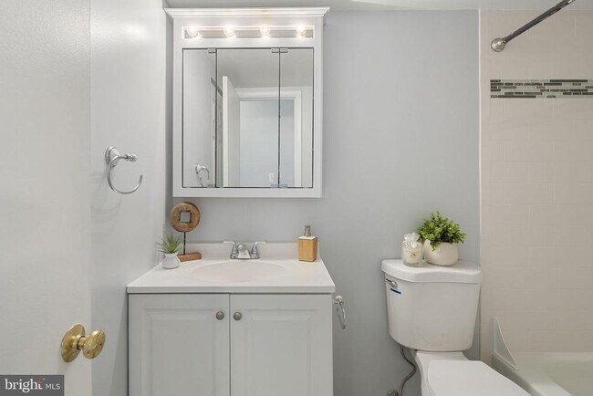 Building Photo - 3354 Woodburn Rd