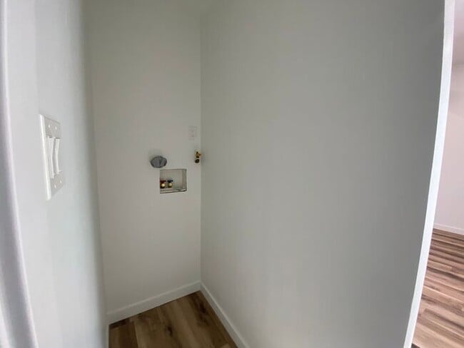 Building Photo - Stunning 2 Bed / 2 Bath Home Near Lake Murray!