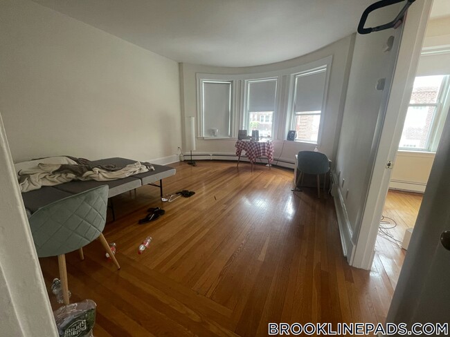 Building Photo - 1539 Beacon St