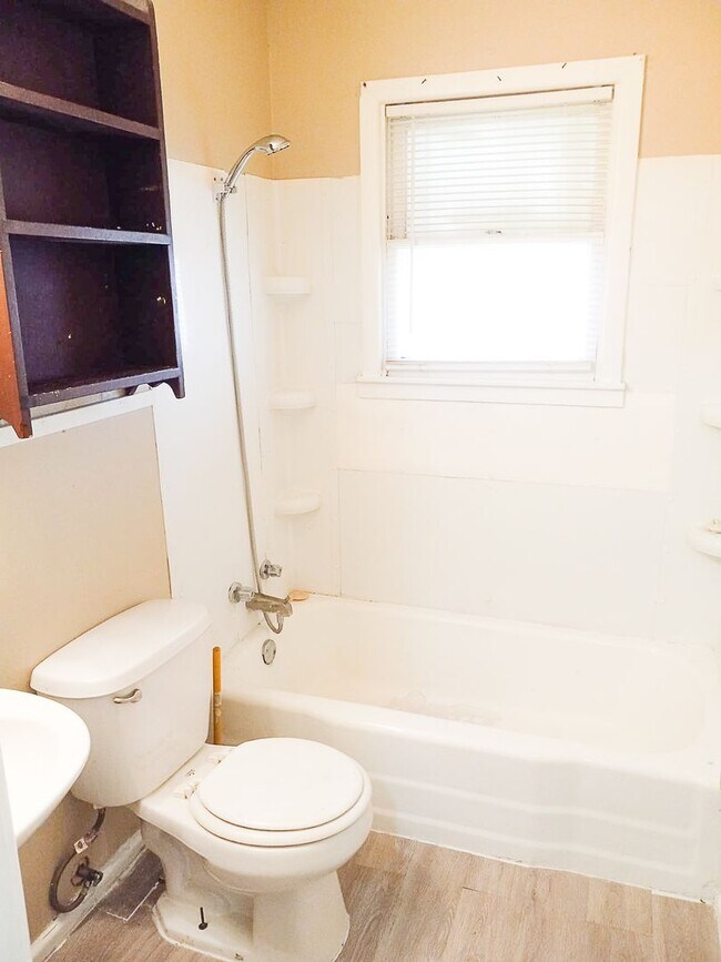 Building Photo - $0 First Month's Rent / $0 Deposit at Move-in