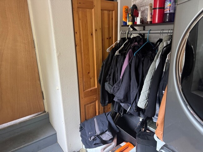 Building Photo - Great Single Level Home in Oakridge!