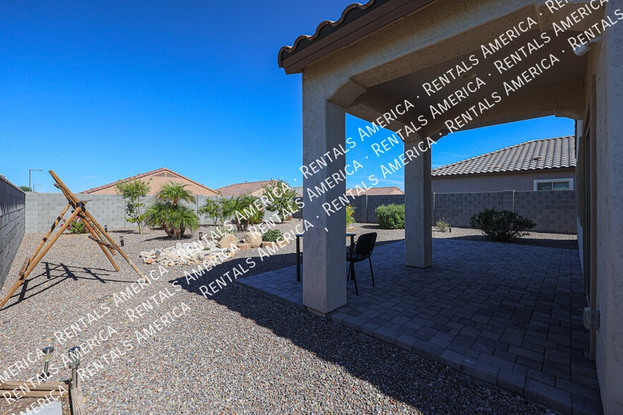 Building Photo - 25970 W Cat Balue Dr