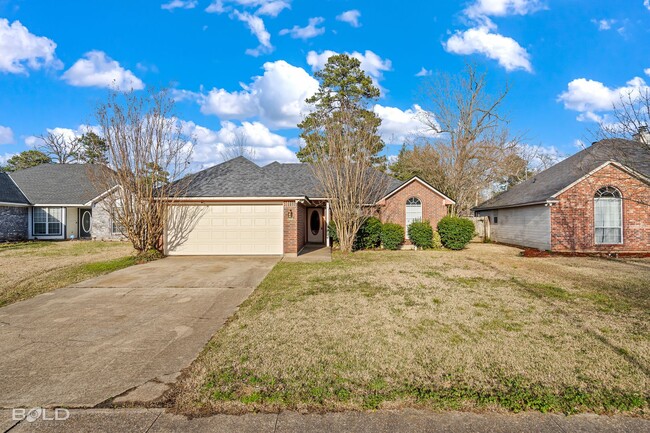 Building Photo - 3 Bedroom 2 bath Brick Home!