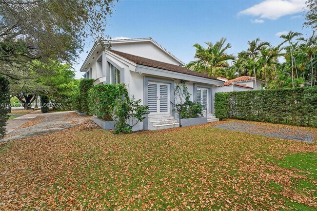 Building Photo - 3231 Salzedo St