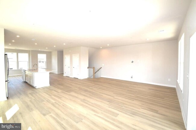 Building Photo - 43795 Middleway Ter
