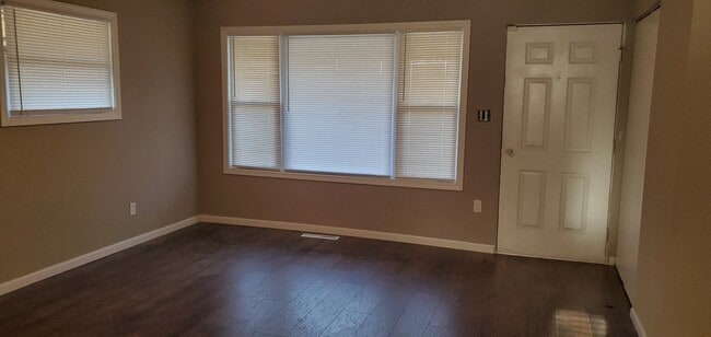 Building Photo - 3 Bedroom Close to Highway - Section 8 Welcomed