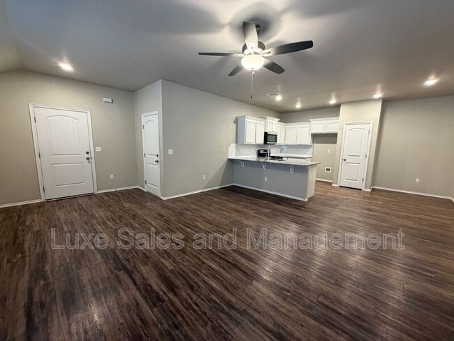 Building Photo - 10910 NW 119th St