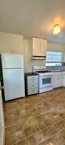 Building Photo - 4313 Mentone St