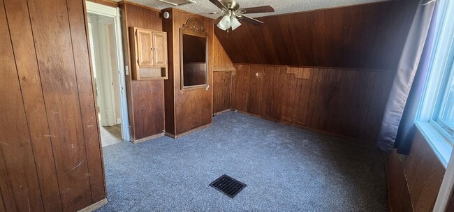 Building Photo - 814 9th Ave SW