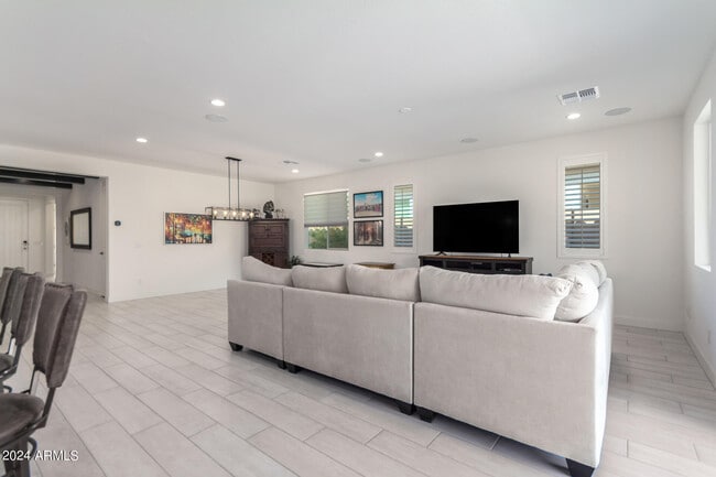 Building Photo - 12075 N San Clemente St