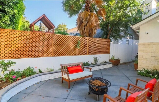 Building Photo - 3815 Laurel Canyon Blvd