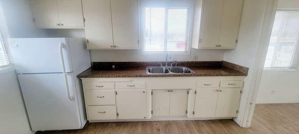 Building Photo - 6202 Cherry Ave