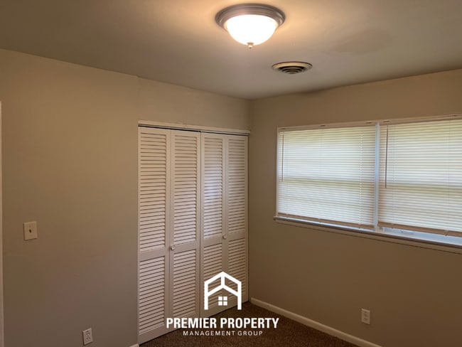 Building Photo - Newly Renovated 3-Bedroom Home for Rent in Huntsville, AL - Hardwood Floors & Fenced Backyard