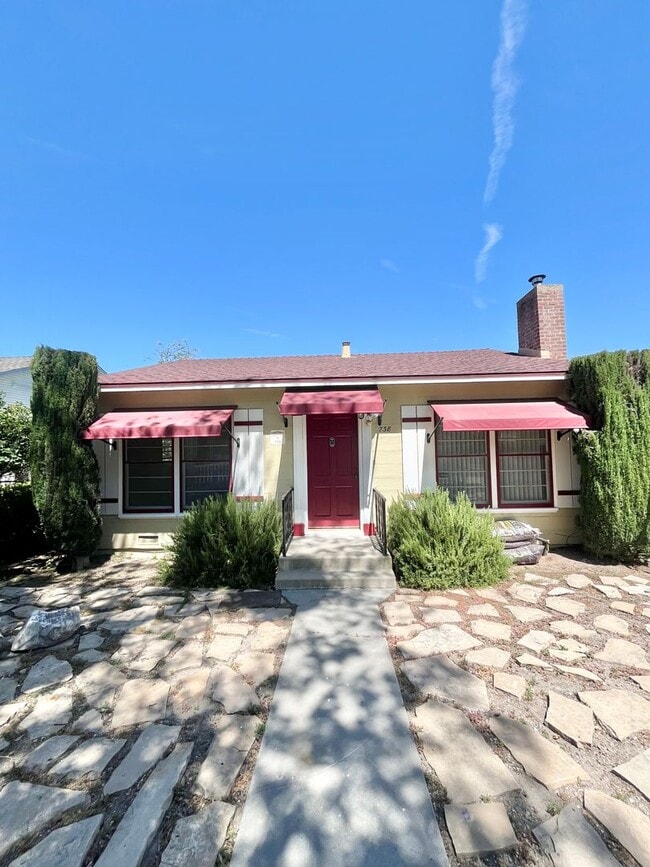 Building Photo - Charming 2 Bedroom Cottage in the Heart of Downtown Paso Robles! AVAILABLE July 1st, 2026 **DO NO...