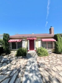 Building Photo - Charming 2 Bedroom Cottage in the Heart of Downtown Paso Robles! AVAILABLE July 1st, 2026 **DO NO...
