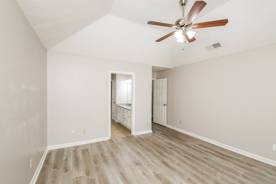 Building Photo - 956 Jessica Lauren Cove