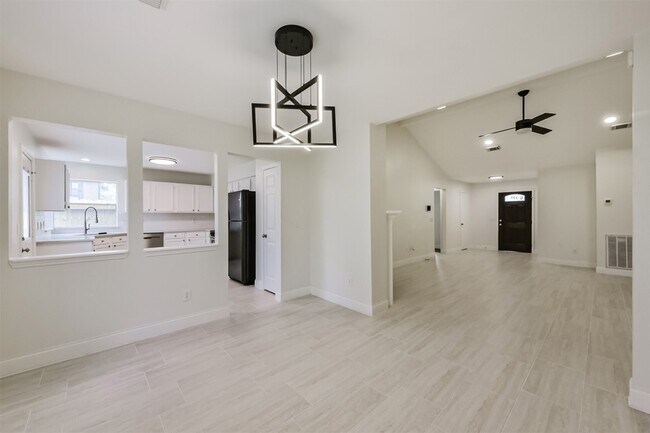 Building Photo - 9202 Bayou Bluff Dr