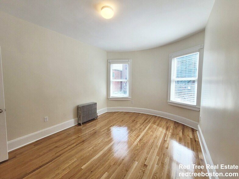 Building Photo - 1595 Beacon St