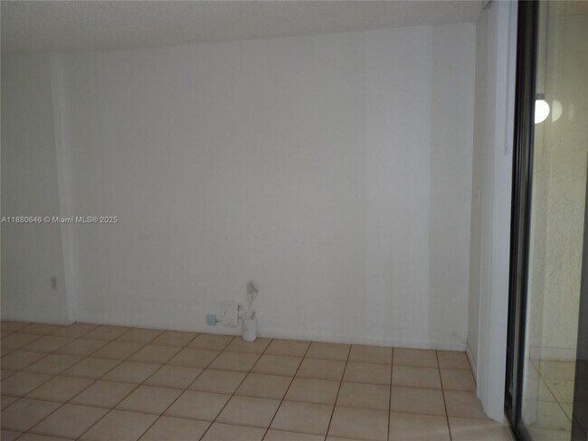 Building Photo - 14211 N Kendall Dr