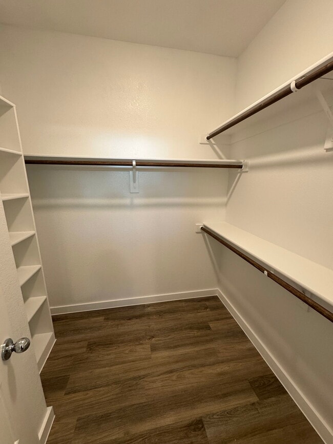 Building Photo - 200 White Water Dr