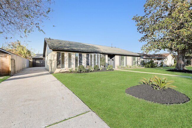 Building Photo - 2410 Del Norte St