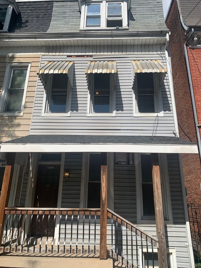Building Photo - Convenient 1 Bedroom / 1 Bath First Floor Apartment
